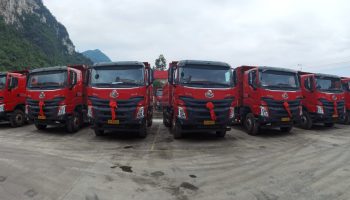 專業(yè)服務(wù)，成就大客戶，玉柴機(jī)電交付10臺乘龍自卸車