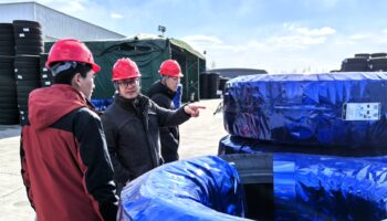 李湘凡一行到玉柴物流集團青島天億源調(diào)研輪胎橡膠采銷業(yè)務(wù)